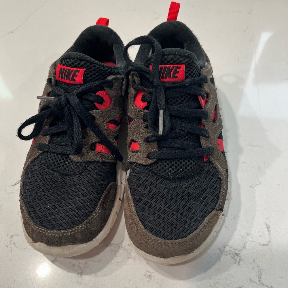 Boy Shoes Size 3.5Y